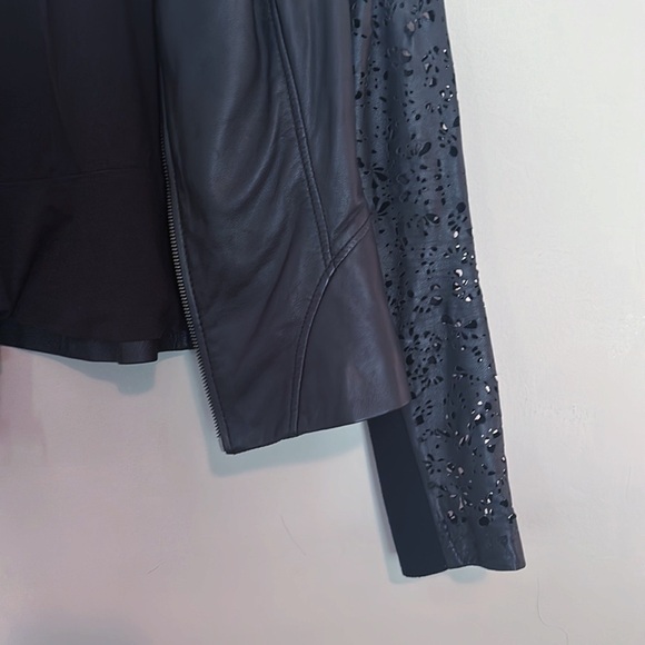 HINGE Seattle Black 💯 Leather Moto Jacket Cut Out Sleeve Women size Medium - Picture 5 of 8